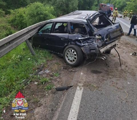 Kolizja na drodze krajowej nr 15 w Wielkiej Łące. Drewno wysypało się na jezdnię [zdjęcia]