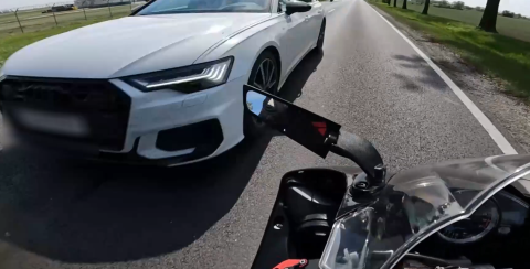 Tak wyprzedzał na trzeciego na DK15. Motocyklista ledwo uszedł z życiem [wideo]