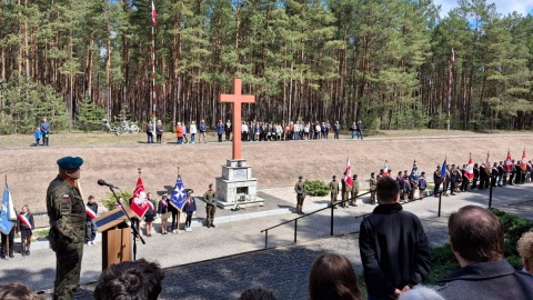 Zwozili ludzi ciężarówkami i mordowali ich. Pamiętają o ofiarach II wojny światowej [wideo, zdjęcia]