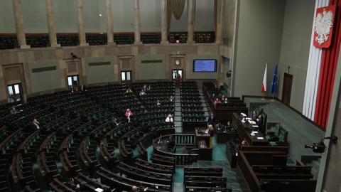 Sejm uchwalił nowelę ws. podniesienia zasiłku pogrzebowego z czterech do siedmiu tysięcy złotych