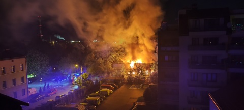 Nocny pożar pustostanu w Bydgoszczy. Mamy zdjęcia