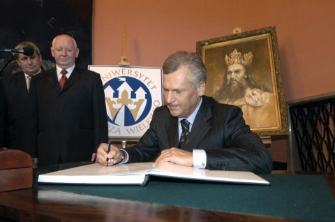 Najważniejszy podpis w historii bydgoskiej uczelni. Uniwersytet Kazimierza Wielkiego kończy 20 lat