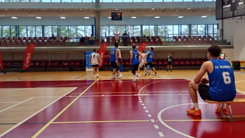Święto koszykówki w grodzie nad Brdą. Na Politechnice Bydgoskiej trwa Streetbasket 2025