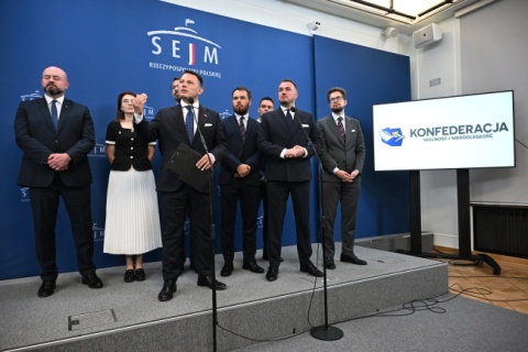 Sławomir Mentzen zaprezentował deklarację, którą chce dać do podpisania obu kandydatom