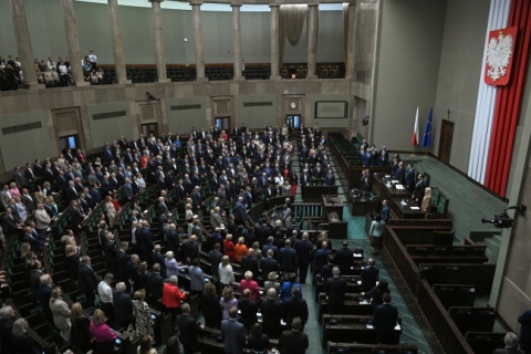 Sejm za dalszym czasowym zawieszeniem prawa do składania wniosków o azyl