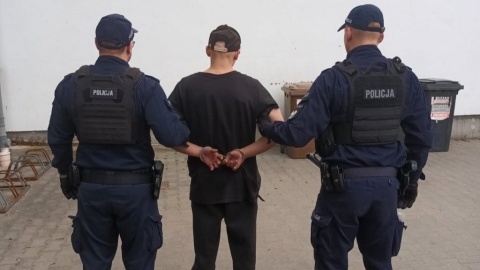 22-latek pod wpływem narkotyków wjechał autem w dzieci. Mężczyzna trafił do aresztu [wideo]