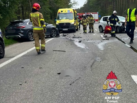 Zderzenie dwóch aut w Czarnowie między Bydgoszczą a Toruniem. Są utrudnienia