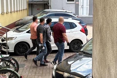 Protest po ataku obcokrajowca na 24-latkę w Toruniu. Kobieta walczy o życie w szpitalu