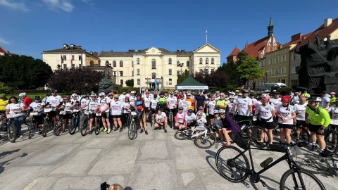 Przegrał zakład, wsiadł na rower Prezydent Bydgoszczy pojechał do Torunia [zdjęcia] AKTUALIZACJA