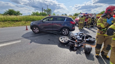 Dwa zderzenia, jedna osoba ranna. Motocyklista w szpitalu. Ruch wahadłowy