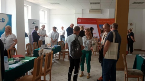 Koło ratunkowe dla zwolnionych z zakładu Qemetica. Targi pracy w Janikowie