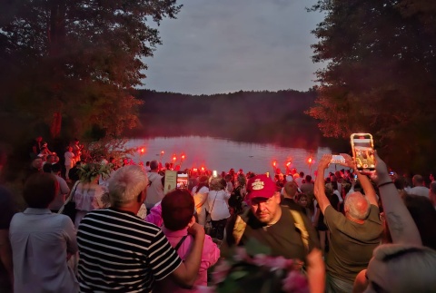 To był magiczny wieczór. Noc Kupały nad jeziorem w Dzikowie [zdjęcia, wideo]