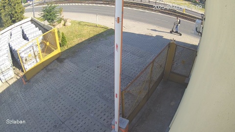 Potrącenie seniora w Bydgoszczy. Rozpoznajesz mężczyznę na hulajnodze [wideo, zdjęcia]