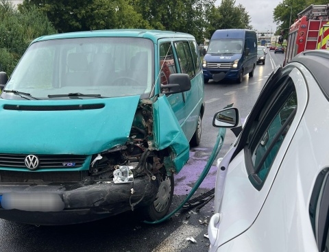 I znów problem z pierwszeństwem przejazdu Kraksa trzech samochodów w Toruniu