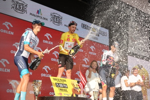 TdP 2025: McNulty triumfuje w Wieliczce i wygrywa cały wyścig. Pożegnanie Majki