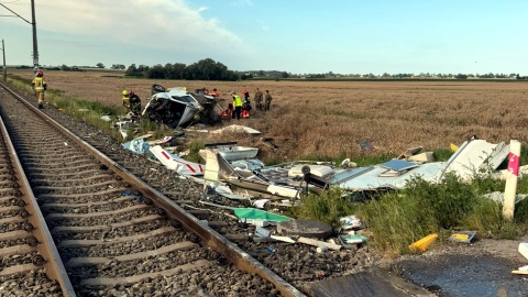 Zderzenie kampera z pociągiem relacji Olsztyn-Bydgoszcz. Tragedia na torach w regionie