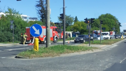 Pożar pustostanu przy ulicy Gdańskiej w Bydgoszczy. Zapalił się dach budynku