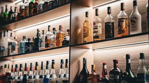 Ministerstwo Finansów: W 2026 roku podwyżka akcyzy na napoje alkoholowe o 15 procent