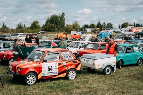 Wachlarz zabytkowych pojazdów czeka na zwiedzających Zlot motoryzacyjny w Inowrocławiu