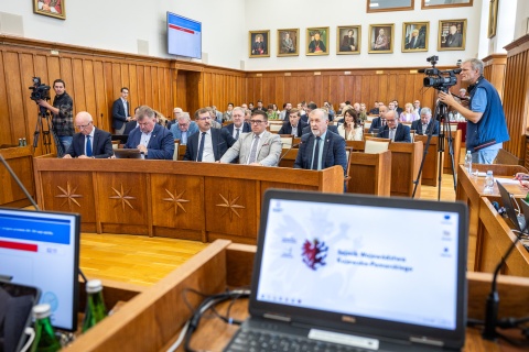 Radni sejmiku województwa debatowali o infrastrukturze. Samorząd przygotowuje pakiet kolejowy