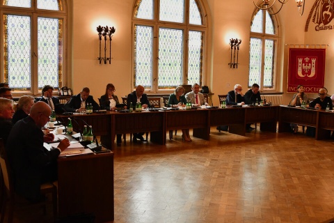 Budżet pod lupą w Inowrocławiu. Temat pieniędzy zdominował sesję Rady Miejskiej