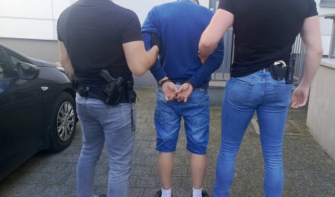 Praca nie daje odpocząć w wolnym dniu. W czasie spaceru policjant zatrzymał przestępcę