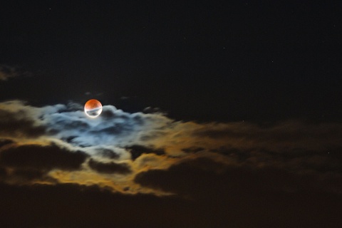 Całkowite zaćmienie Księżyca. Już dziś najważniejsze zjawisko astronomiczne roku