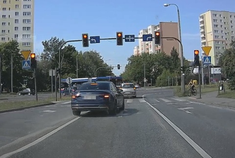 Kto jechał tak w Bydgoszczy Policja szuka kierowcy [wideo]