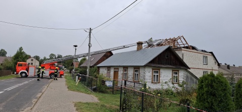 MON zapewnia, że wynagrodzi straty mieszkańcom uszkodzonego domu w Wyrykach