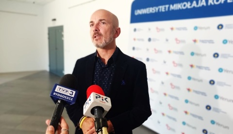 Wyjątkowy gość odwiedził UMK. Dr Tomasz Rożek spotkał się z naukowcami i uczniami