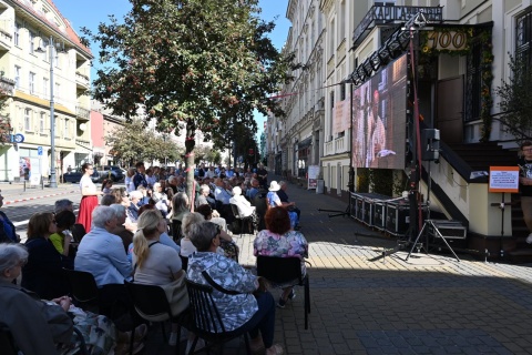 Prymas Polski na 100-lecie Mniszek Klarysek: W środku Bydgoszczy Jezus obecny dzień i noc [zdjęcia]