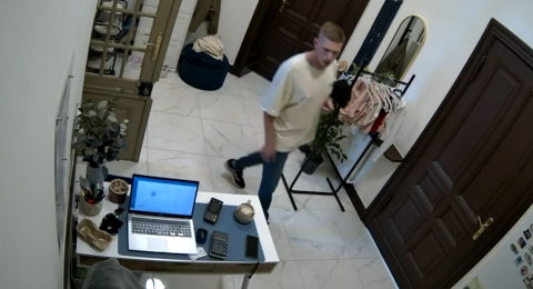 Rozpoznajesz tego mężczyznę Bydgoska policja szuka go w związku z kradzieżą [wideo]