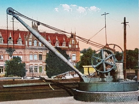 Żuraw portowy powróci na Rybi Rynek w Bydgoszczy. ZDMiKP zleca wykonanie repliki