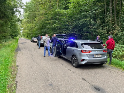 Mówili o chorym wnuku, zabrali oszczędności życia. Policja zatrzymała oszustów [wideo, zdjęcia]