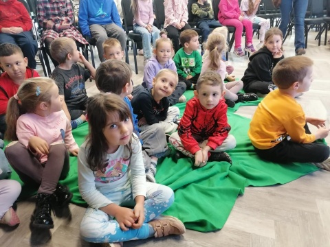 Jedzenie, spanie, bieganie Ważne jest też głośne czytanie. Znani dali przykład [wideo, zdjęcia]