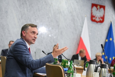 Zbigniew Ziobro doprowadzony przed sejmową komisję śledczą ds. Pegasusa