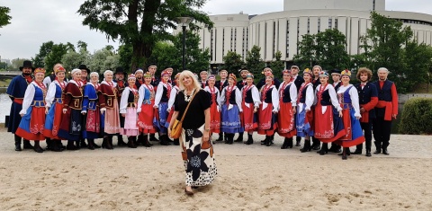 Zespół Ziemia Bydgoska promuje nasz region w Indiach. Cztery koncerty z udziałem tancerzy