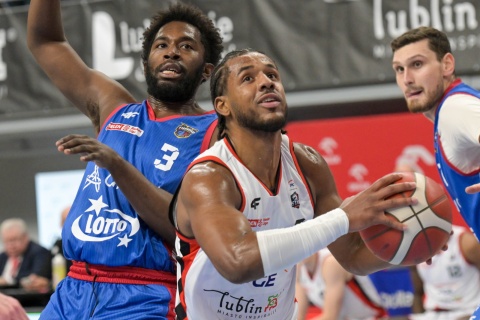 Twarde Pierniki wciąż bez zwycięstwa. Wicemistrz Polski lepszy po dogrywce