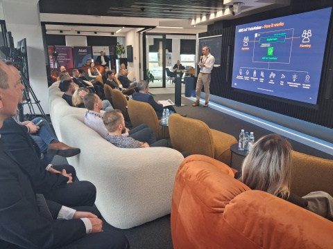 Budują bliźniacze miasto w chmurze i rozwiązują przyziemne problemy. Konferencja w Atosie