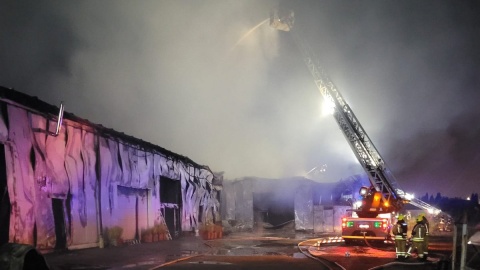 Po pożarze hali trampolin we Włocławku. Na pogorzelisko wciąż nie można wejść