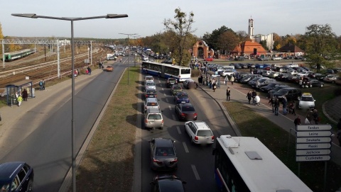 Uwaga Zmiana organizacji ruchu wokół cmentarzy i dodatkowe kursy komunikacji
