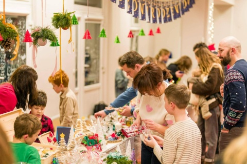 Pierniki, rękodzieło i cudny nastrój. Jarmark Społecznej Szkoły Podstawowej nr 1 w Bydgoszczy [zdjęcia]