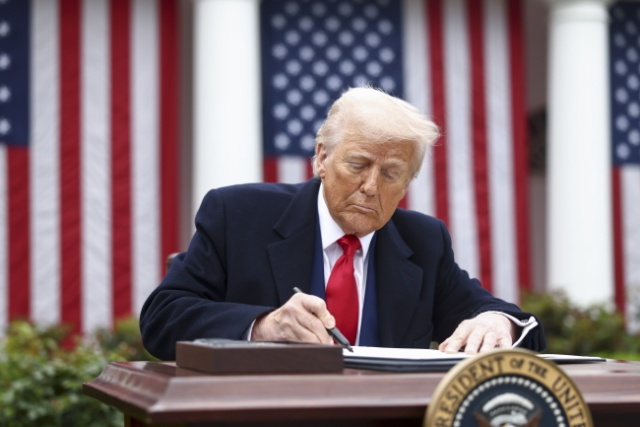 Donald Trump ogłosił wyższe cła na towary z całego świata. 20 proc. na import z UE