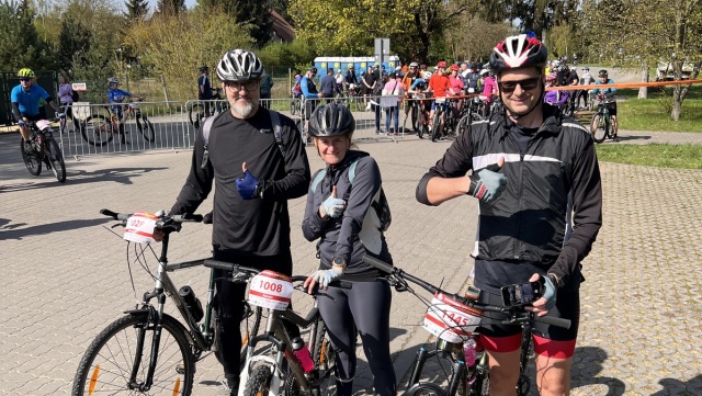 Ekipa Polskiego Radia PiK ściga się na rowerach Startuje Koronowo MTB Maraton