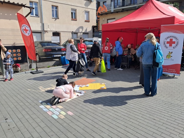 Żurek, sałatki, jajka i ciasta Wielkanocny poczęstunek w bydgoskim oddziale PCK [zdjęcia]