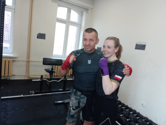 MMA wzmacnia i ciało, i psychikę. Podporucznik z Torunia jedzie na wojskową galę