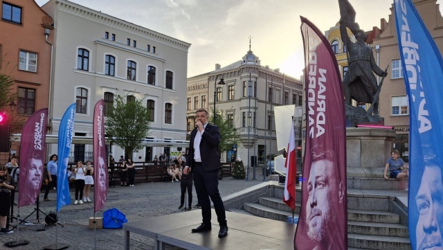 Adrian Zandberg w Grudziądzu: Trzeba wprowadzić limit wpłat na kampanię wyborczą