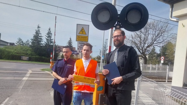 Apelowali, by myśleć na przejazdach. Droga hamowania pociągu to dziesięć boisk