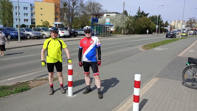 Pułapka na środku bydgoskiej ścieżki rowerowej. Cykliści proszą drogowców o reakcję