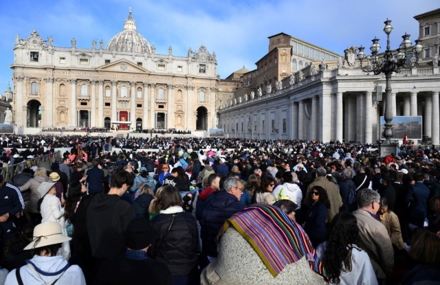Wierni z całego świata na pogrzebie Papieża Franciszka. Podążał śladami Dobrego Pasterza [zdjęcia]